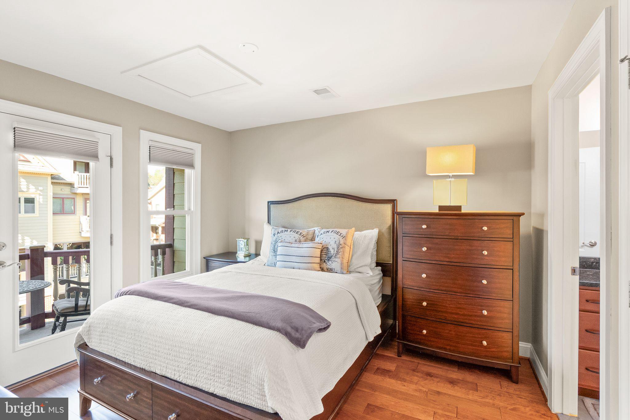 GASLIGHT LANDING - Residential