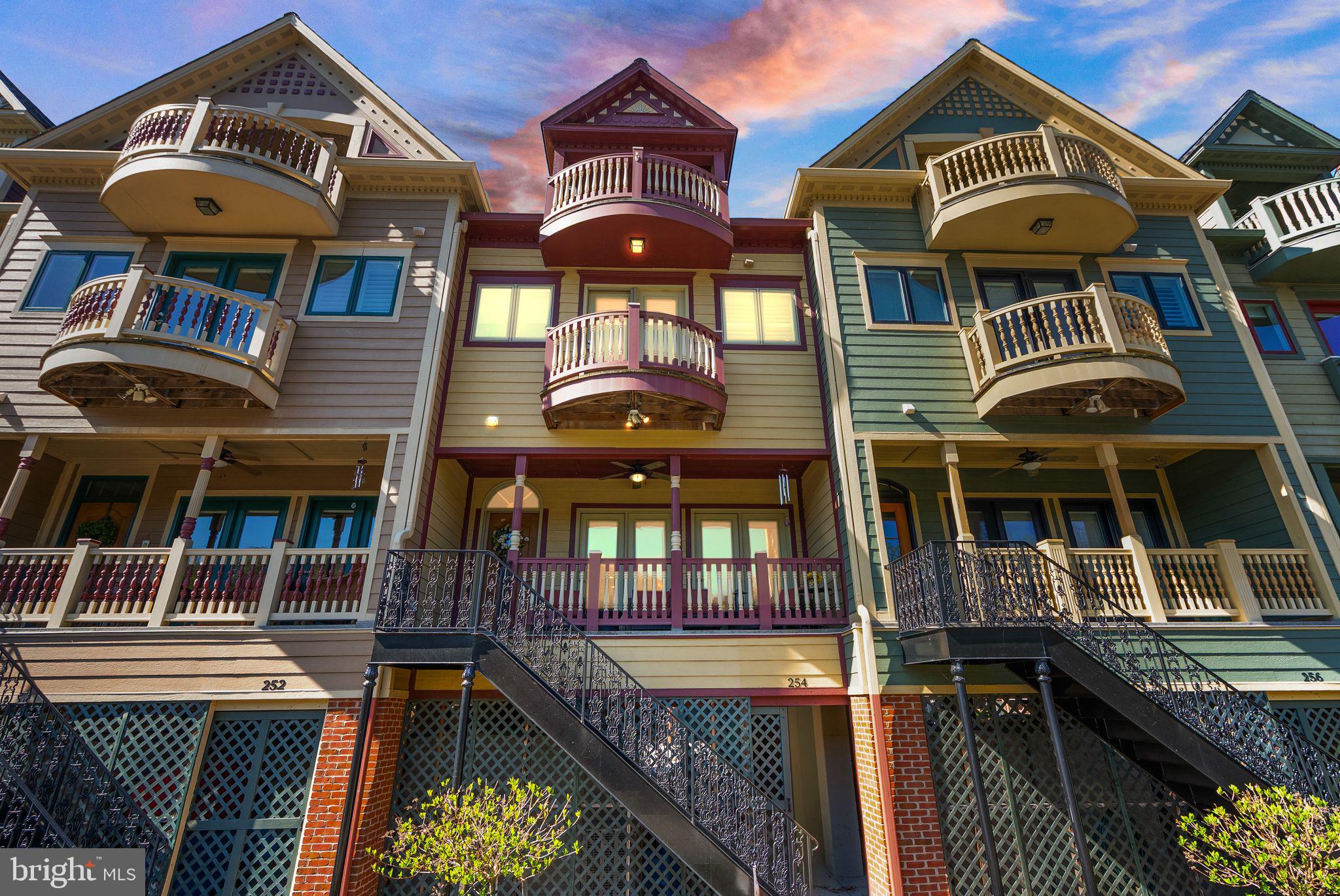 GASLIGHT LANDING - Residential