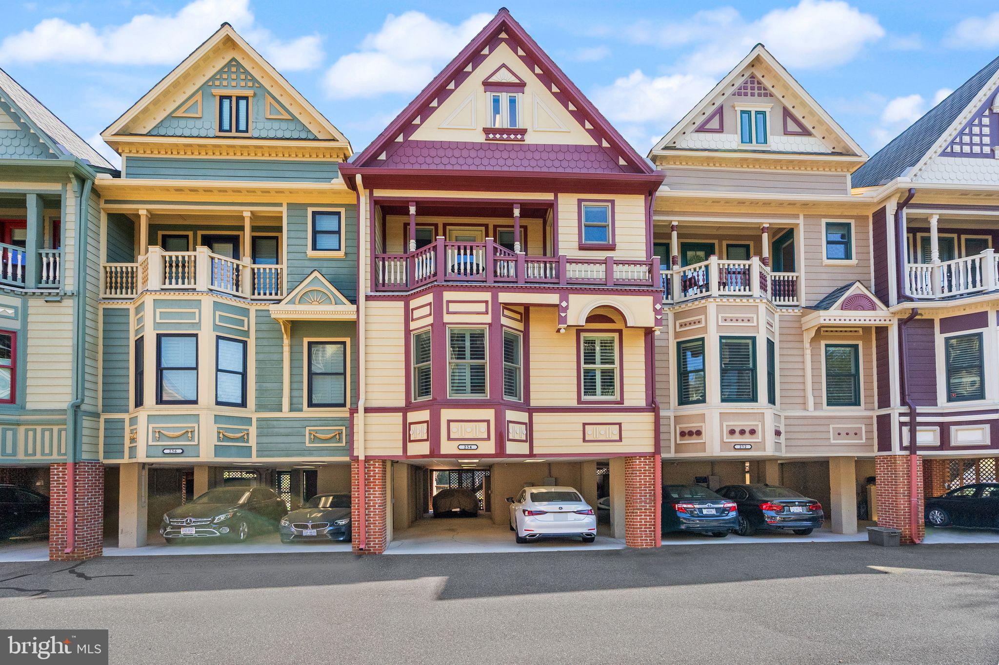 GASLIGHT LANDING - Residential