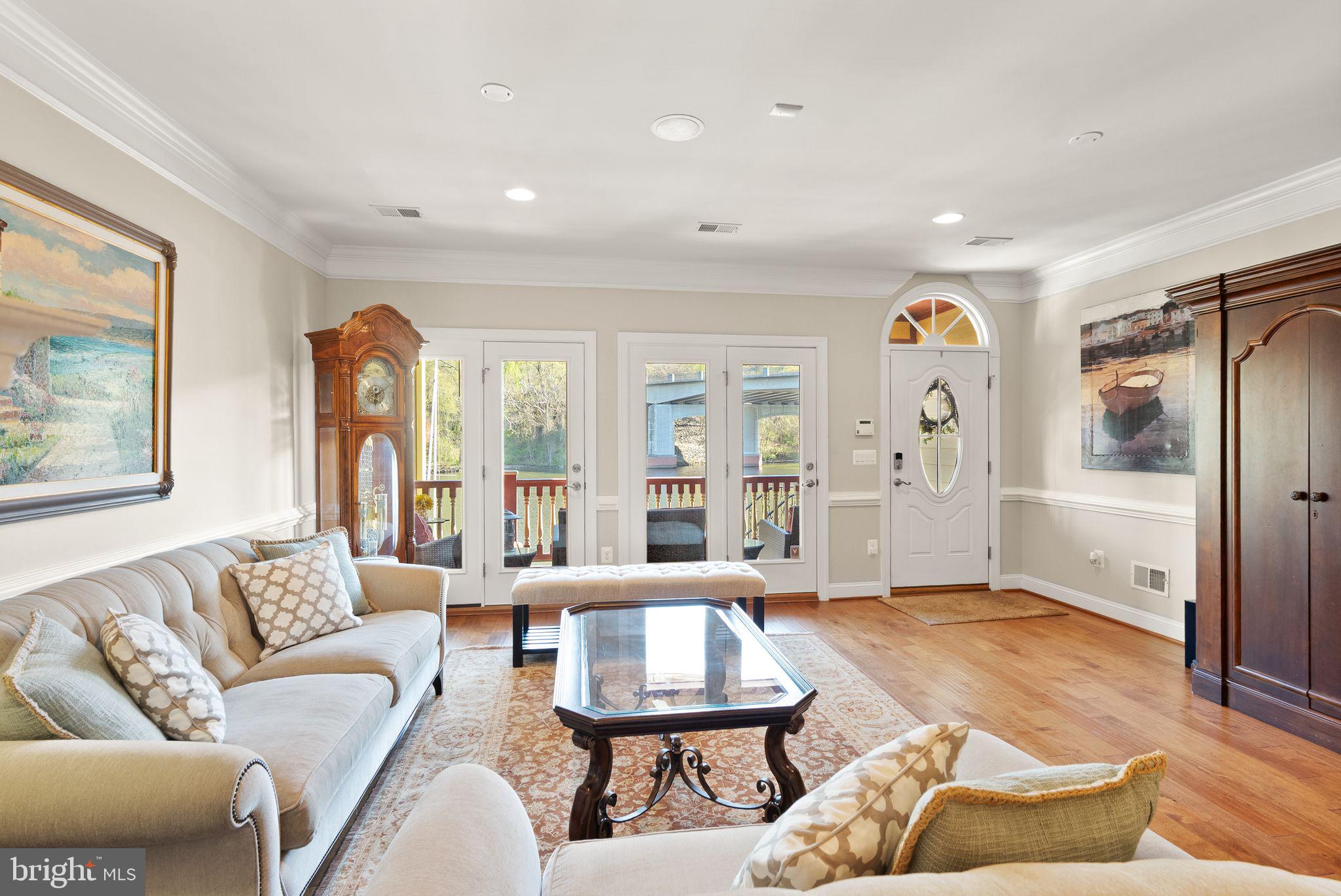 GASLIGHT LANDING - Residential