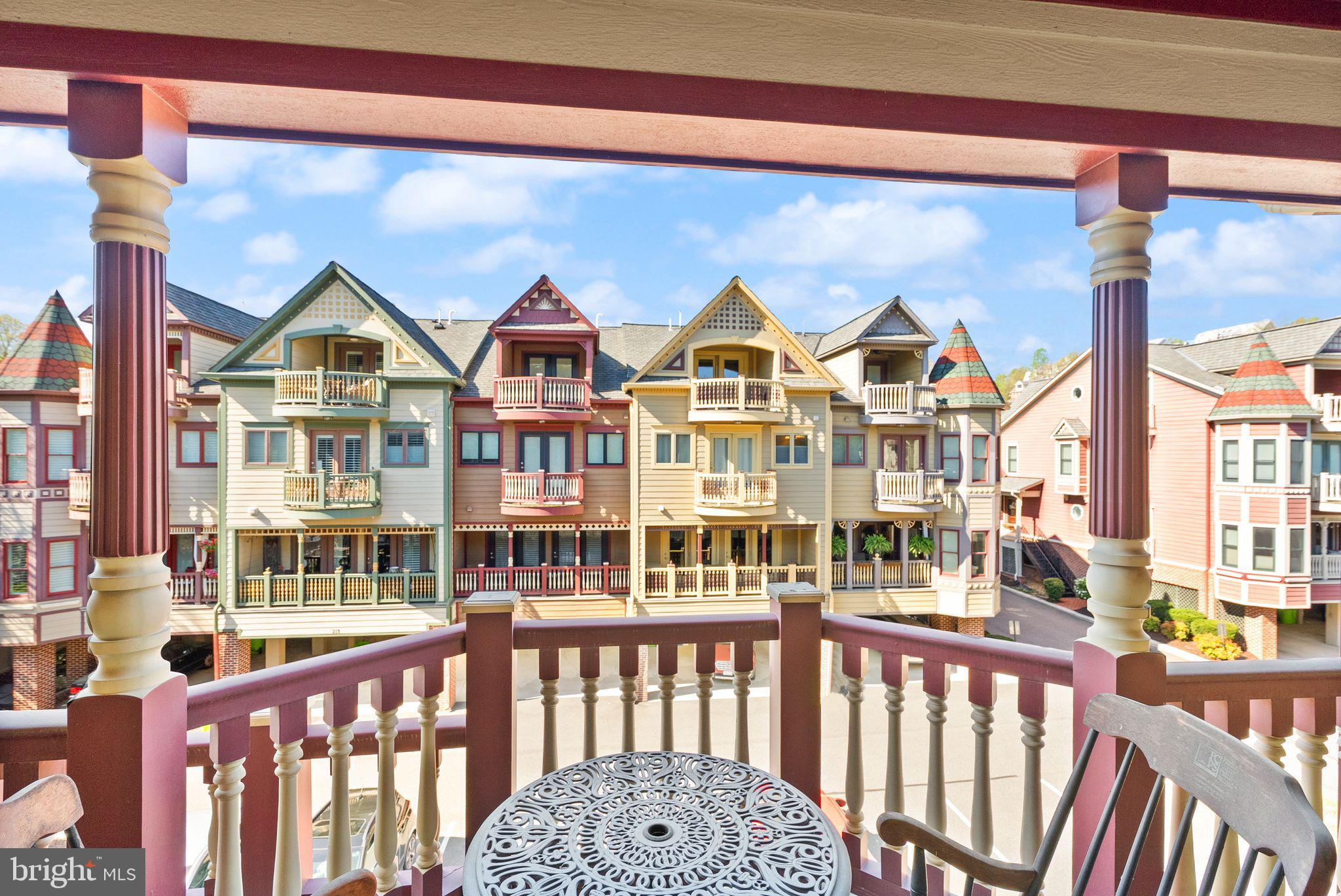 GASLIGHT LANDING - Residential