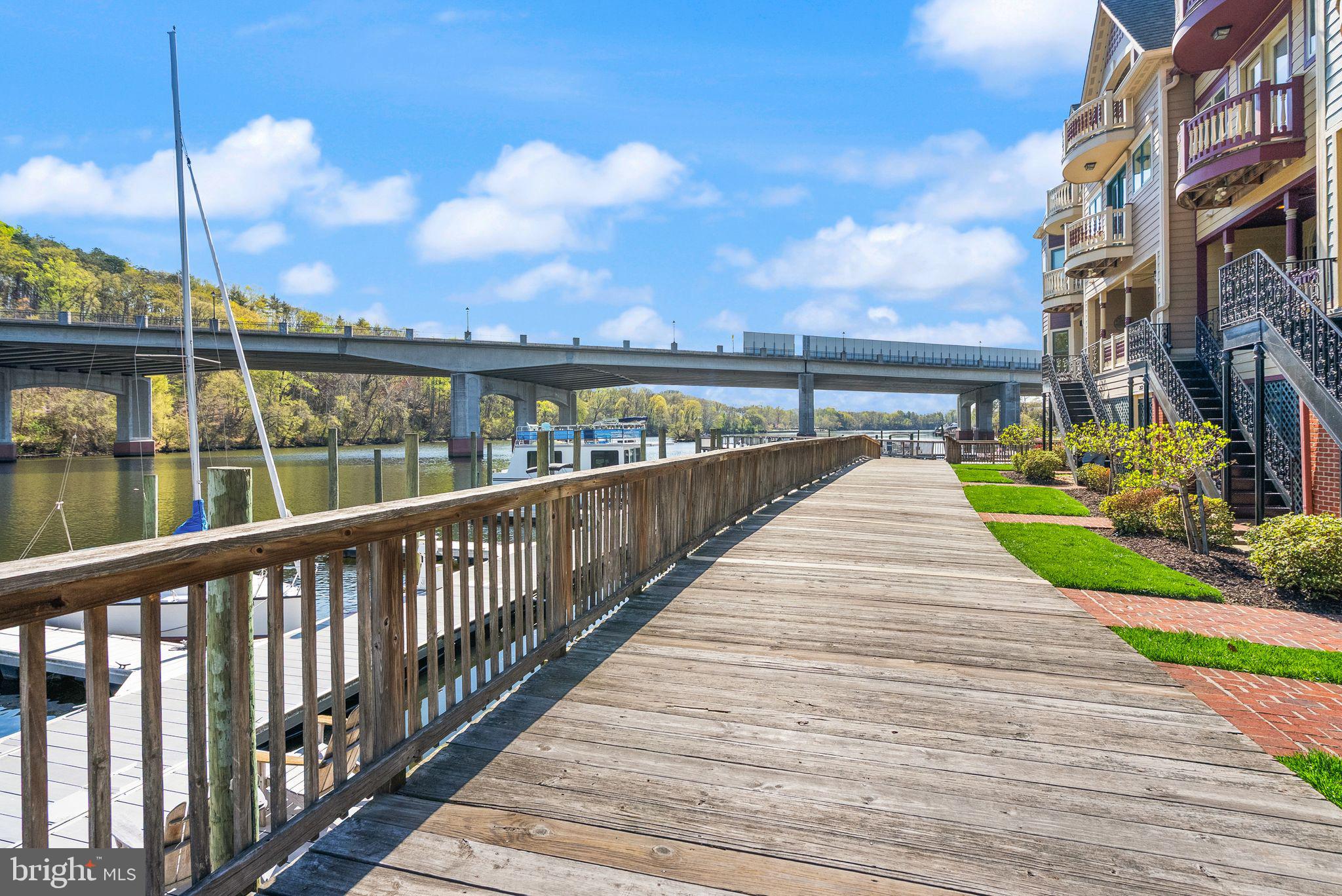 GASLIGHT LANDING - Residential