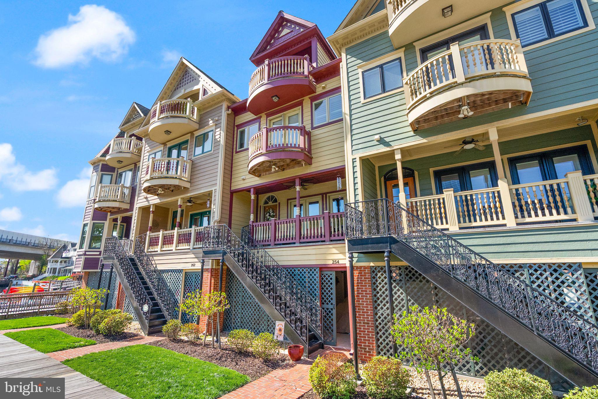 GASLIGHT LANDING - Residential