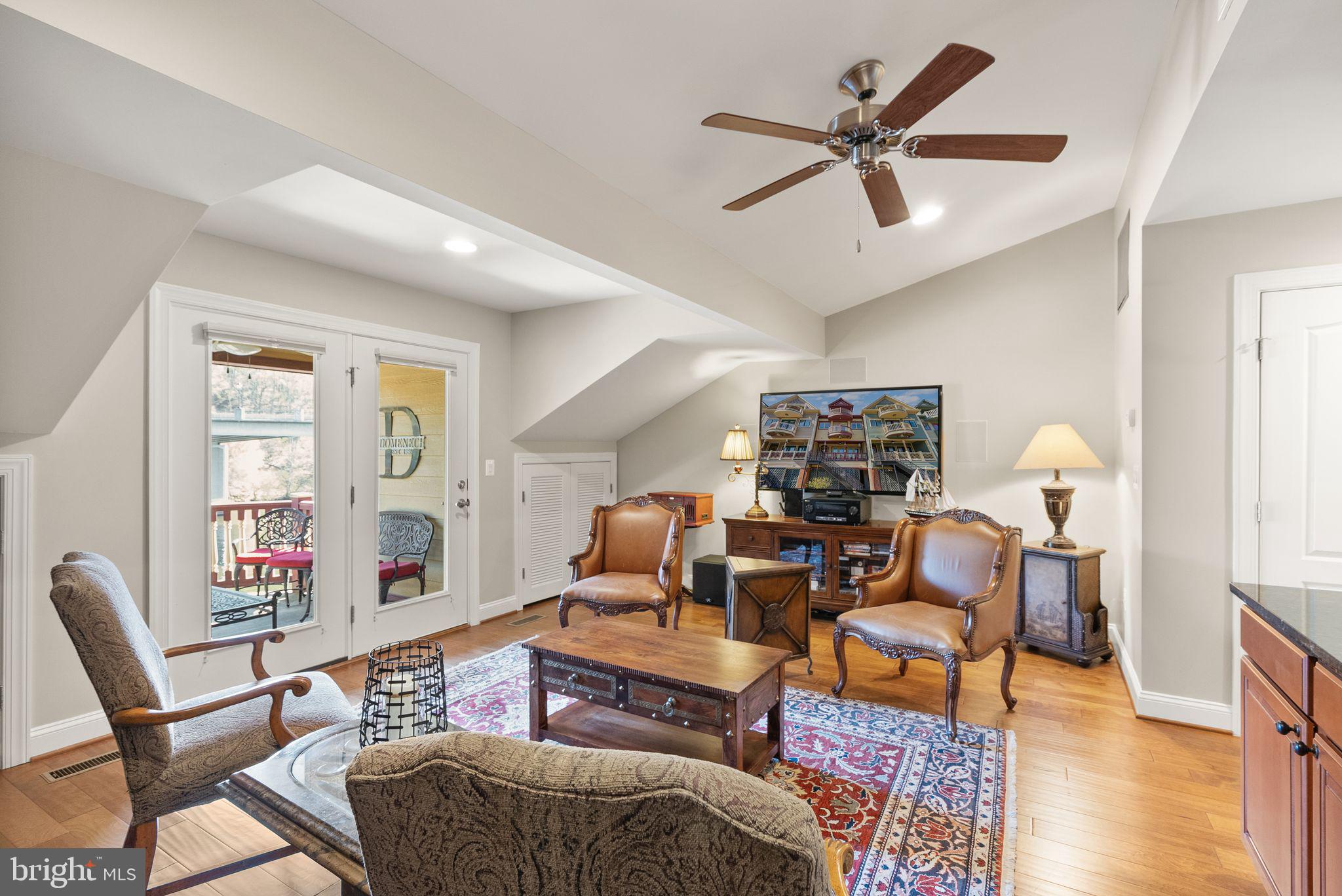 GASLIGHT LANDING - Residential