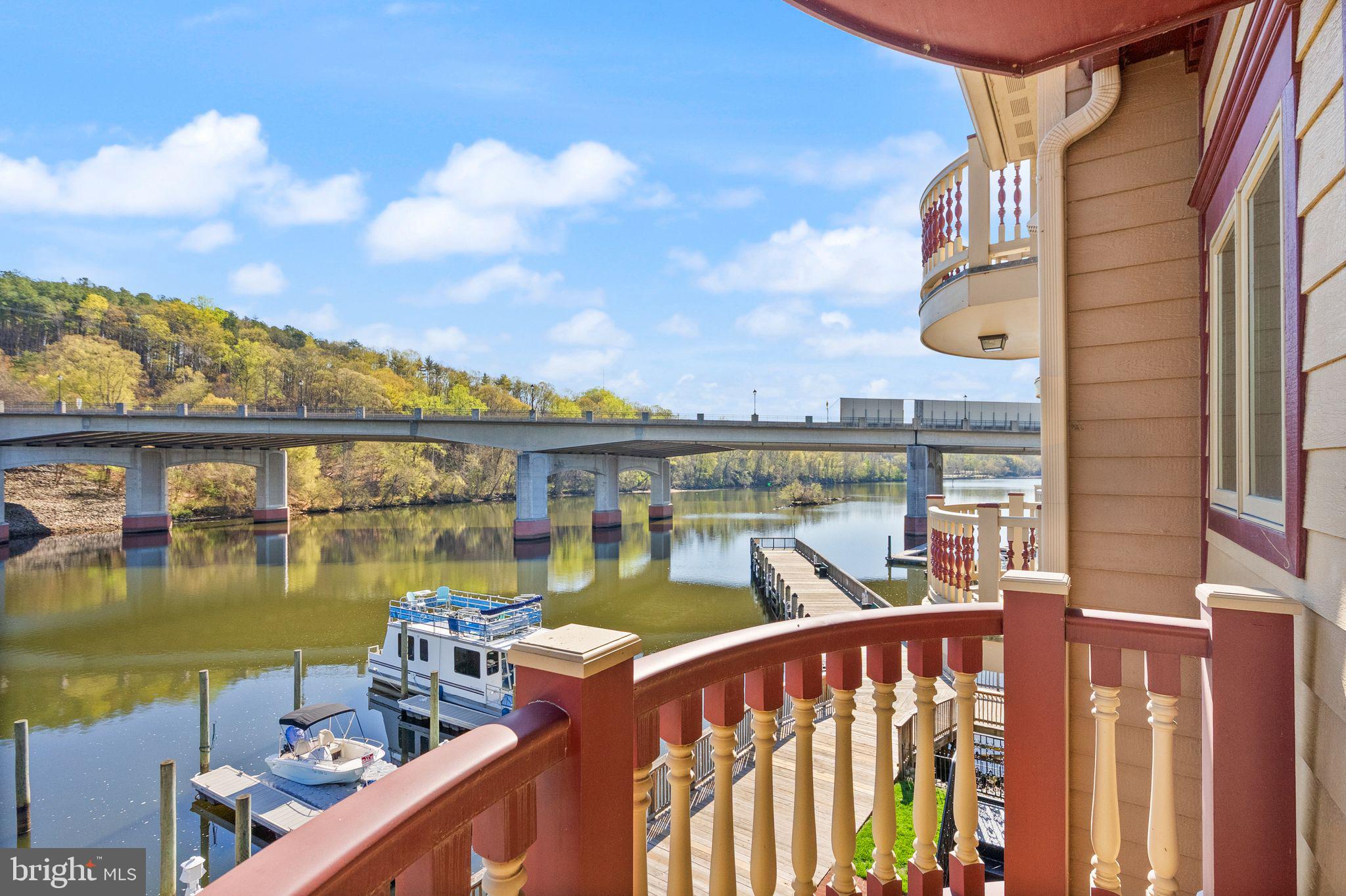 GASLIGHT LANDING - Residential