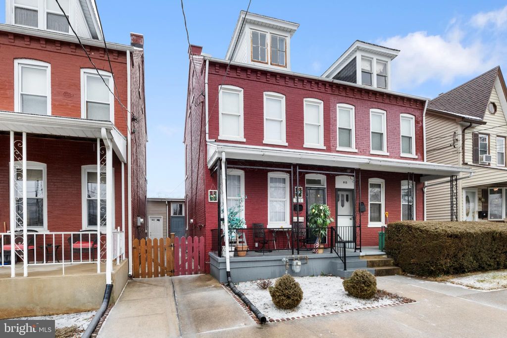 Photo of 913 Spruce Street, COLUMBIA, PA 17512 (MLS # PALA2063938)