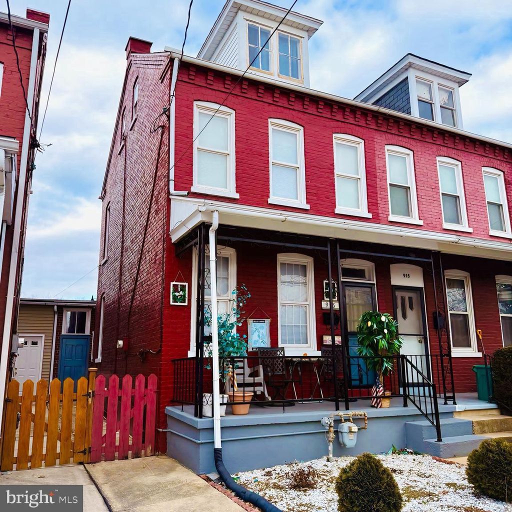 Photo of 913 Spruce Street, COLUMBIA, PA 17512 (MLS # PALA2063938)