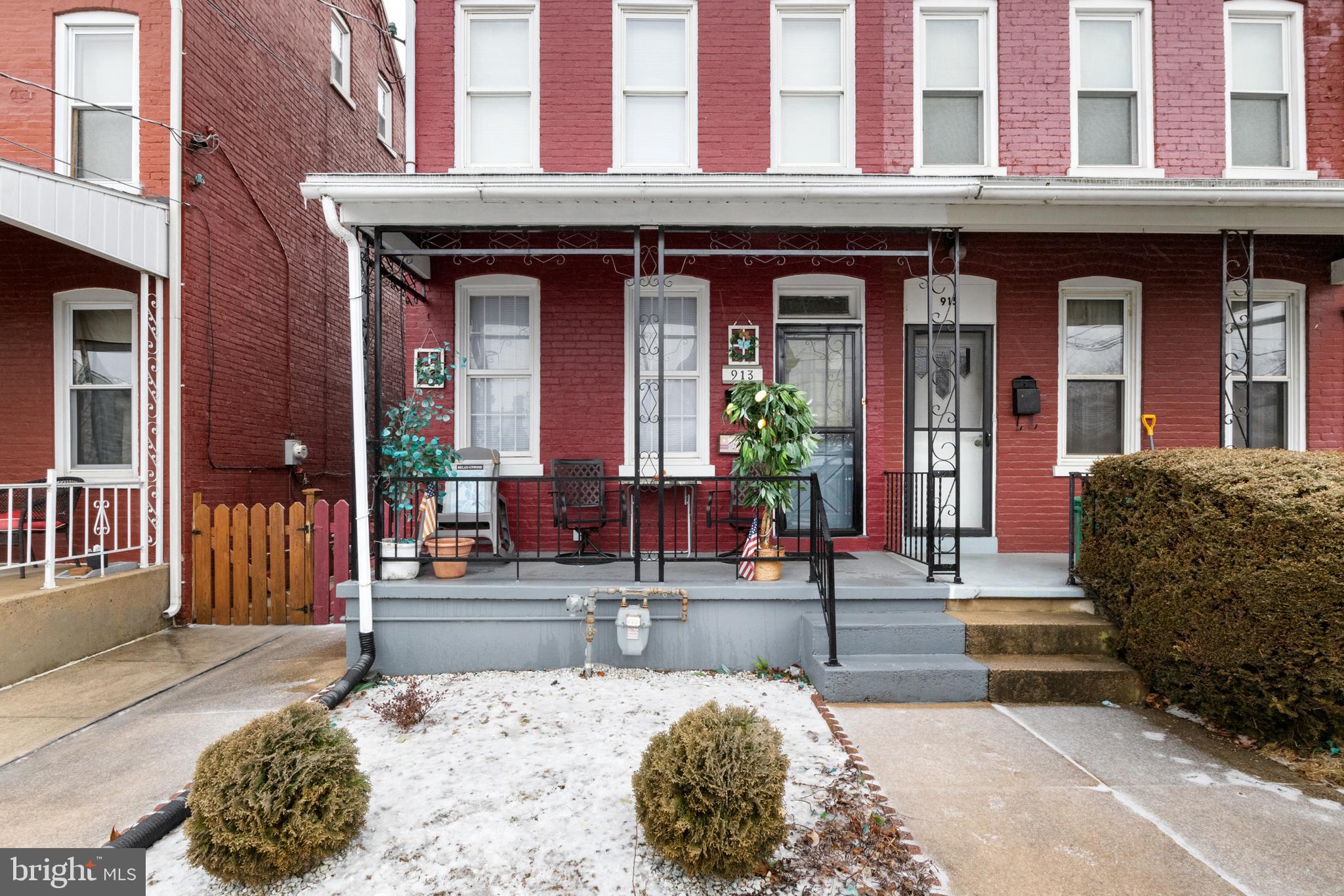 913 SPRUCE STREET