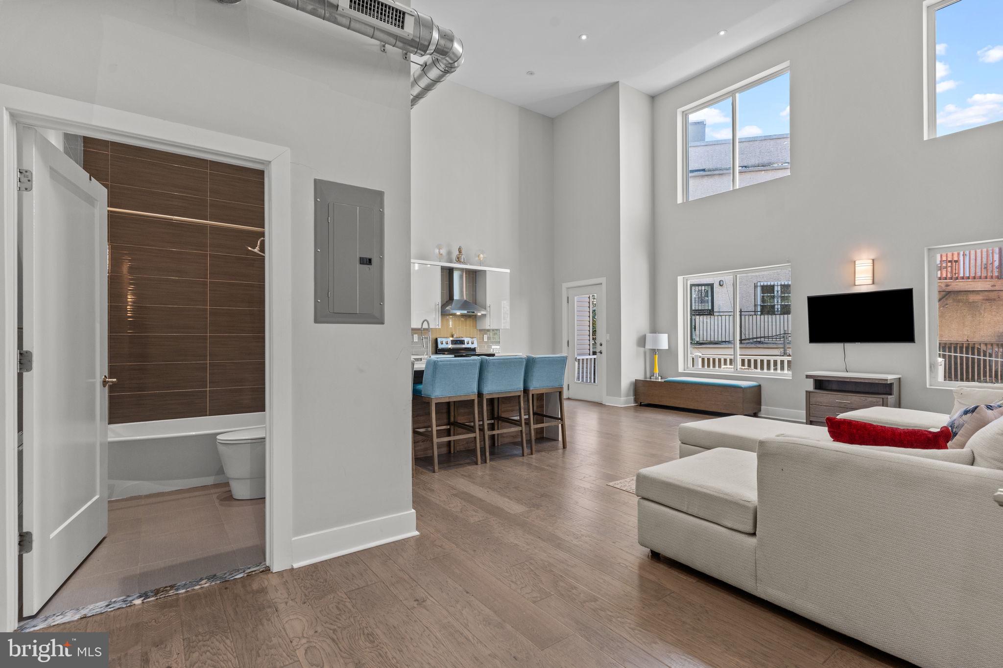 1526 RIDGE AVENUE 00 4