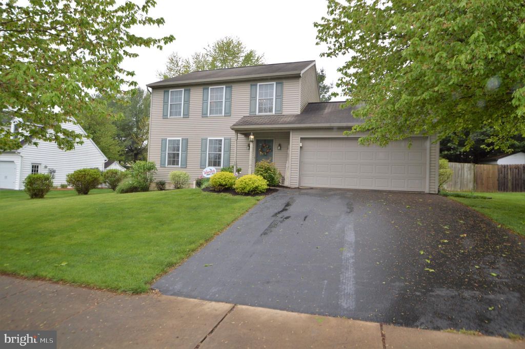Photo of 10 PEACH DR, LITITZ, PA 17543 (MLS # PALA2033878)