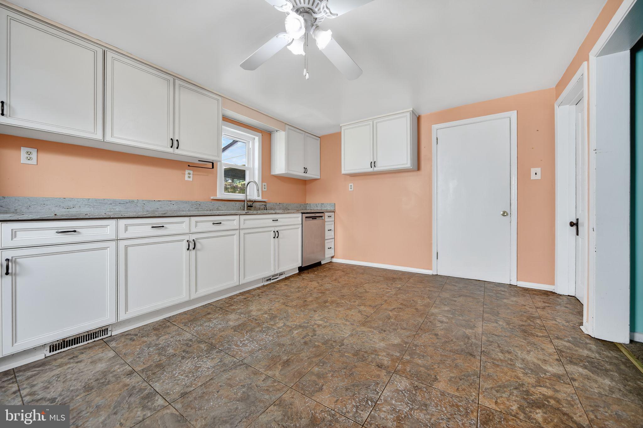 REBEL HILL - Residential