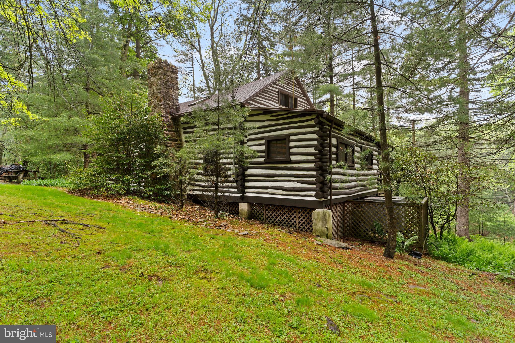 16 COLLIER LANE
