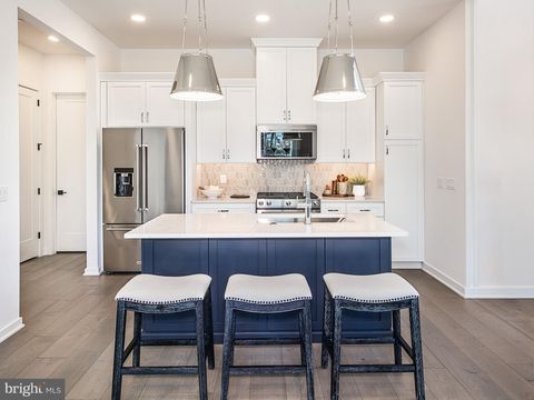 Townhouse For Sale - 24 Oakwood Lane<br/> SELLERSVILLE, PA 18960