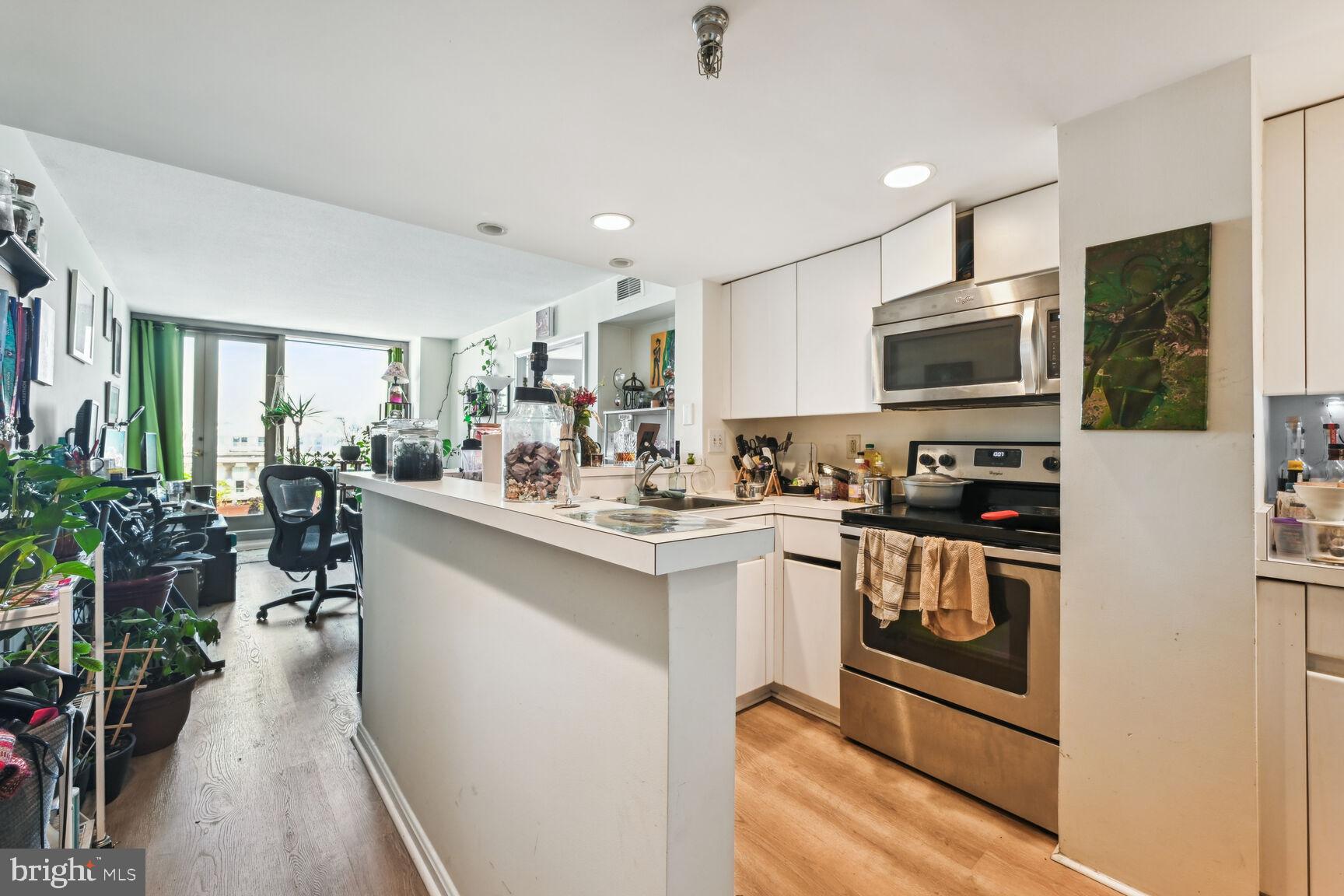 701 PENNSYLVANIA AVENUE NW PH4