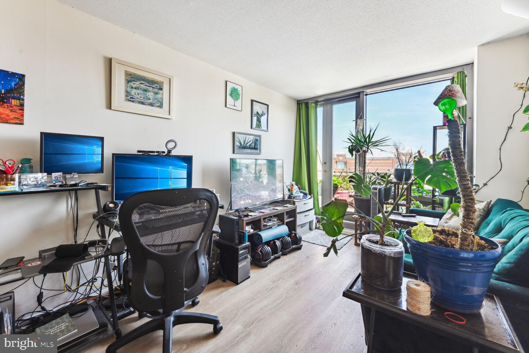 701 PENNSYLVANIA AVENUE NW PH4