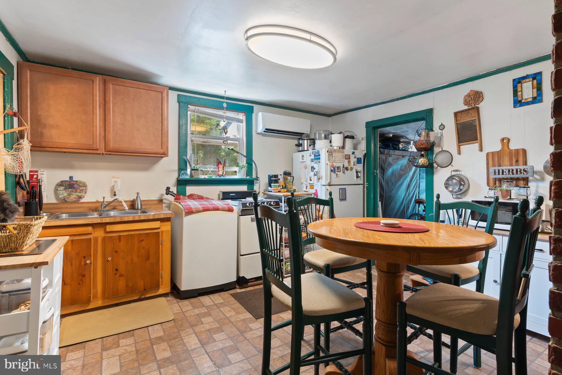 SHADY SIDE - Residential