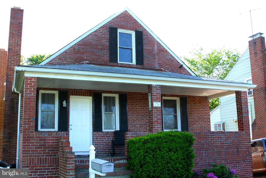 PREMIUM WARRANTY INCLUDED for ratified contract by 8/25! Updated Euro Kitchen with SS appliances, granite, Breakfast Bar w/  hardwood floors. Two Main Level Bedrooms and Full bath with a second floor X-Large Master Suite with spa large bathroom. 2nd floor laundry and basement bar for entertainment. Fully Fenced Yard w/ maintenance free synthetic grass w/ patio & deck.