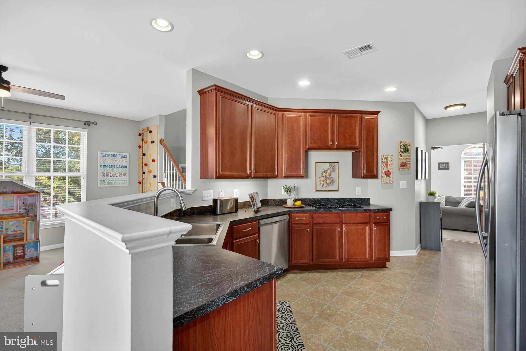 SOUTH RIDING - Residential