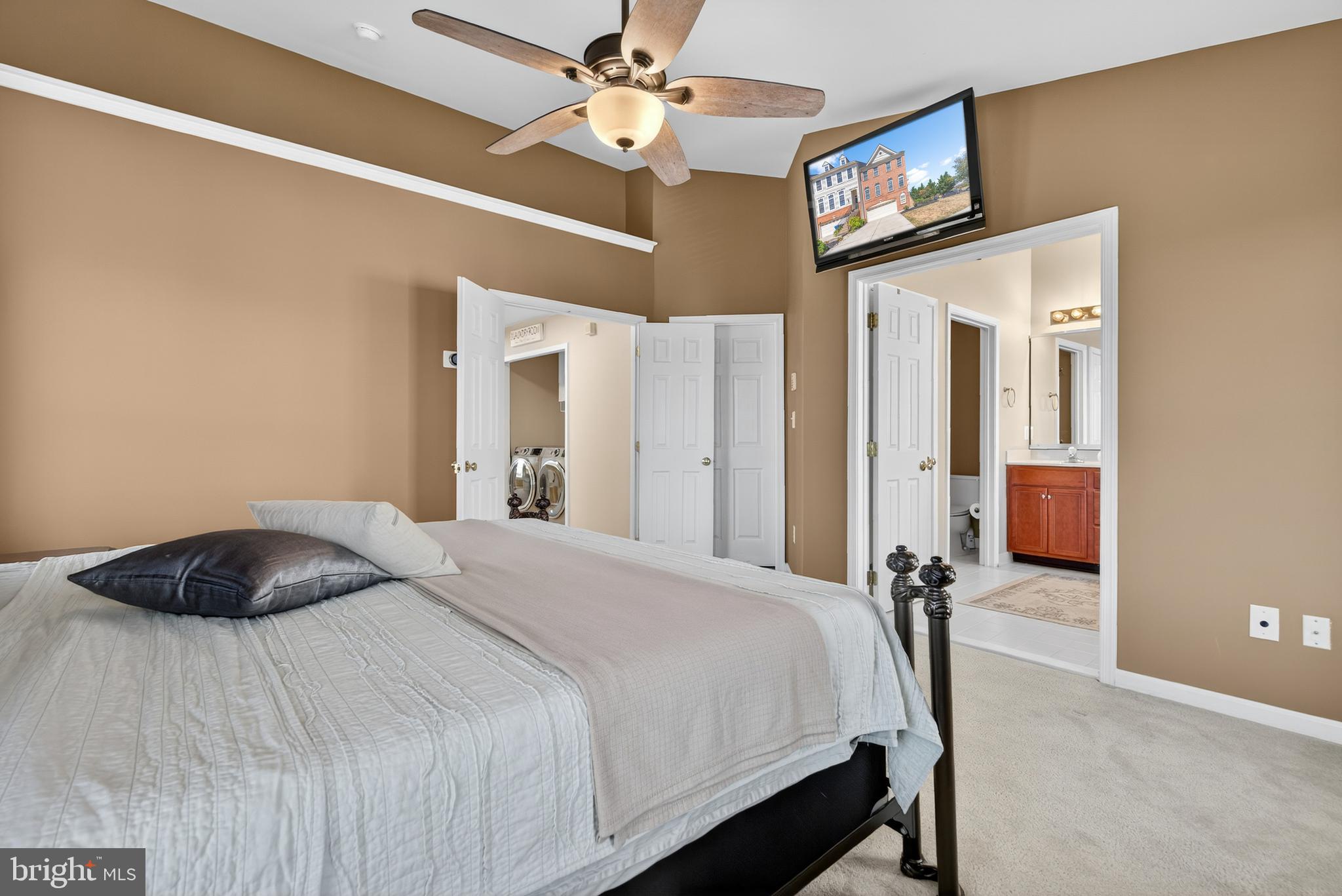 SOUTH RIDING - Residential