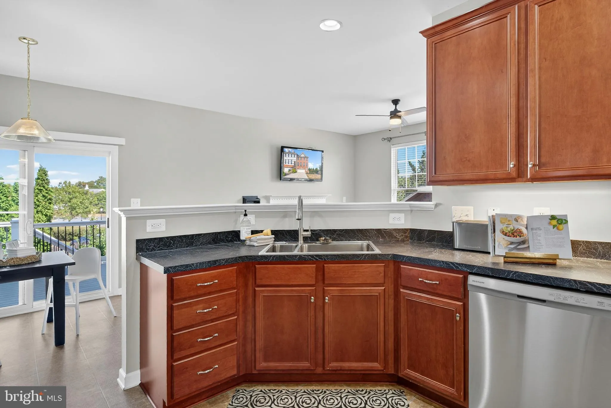 Chantilly, Virginia 20152, United States, 3 Bedrooms Bedrooms, ,4 BathroomsBathrooms,Residential,Active,201033