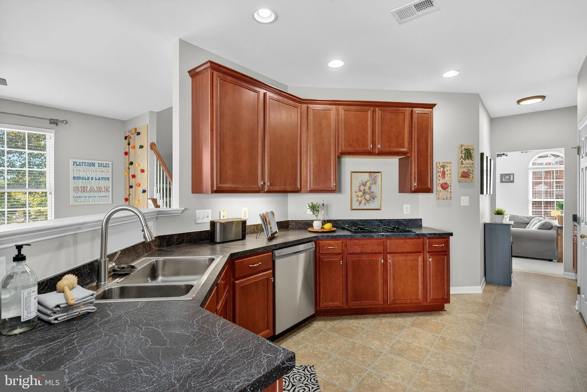 Chantilly, Virginia 20152, United States, 3 Bedrooms Bedrooms, ,4 BathroomsBathrooms,Residential,Active,201033