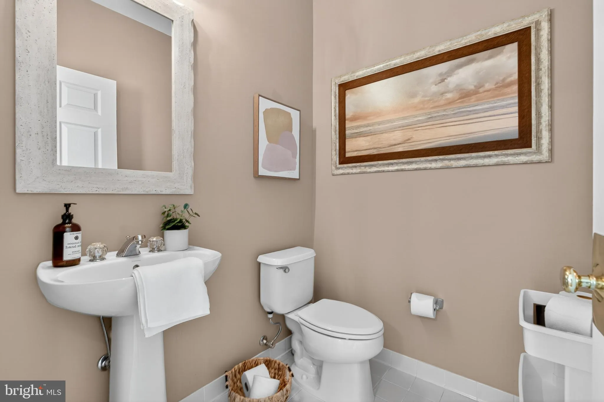 Chantilly, Virginia 20152, United States, 3 Bedrooms Bedrooms, ,4 BathroomsBathrooms,Residential,Active,201033