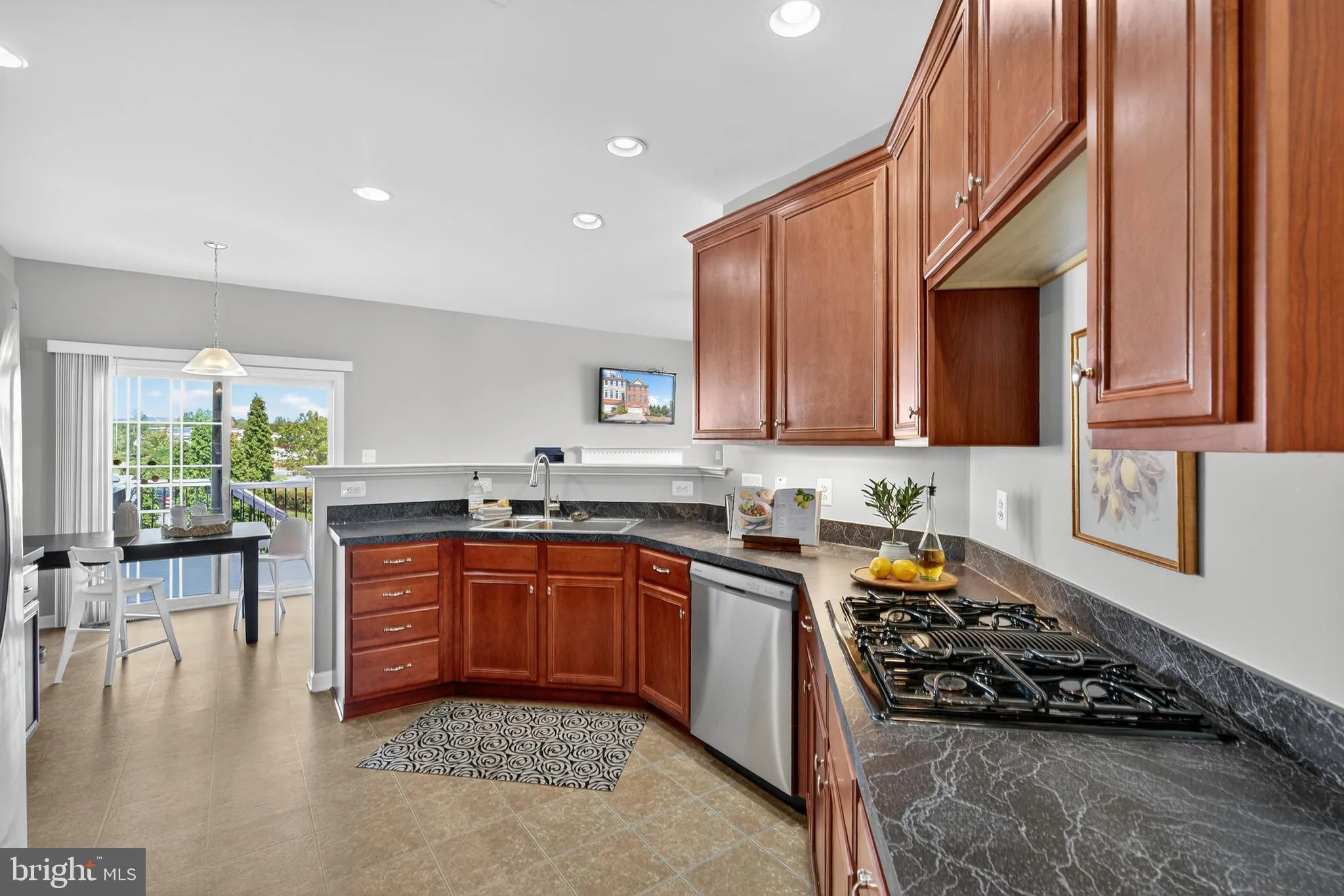 Chantilly, Virginia 20152, United States, 3 Bedrooms Bedrooms, ,4 BathroomsBathrooms,Residential,Active,201033