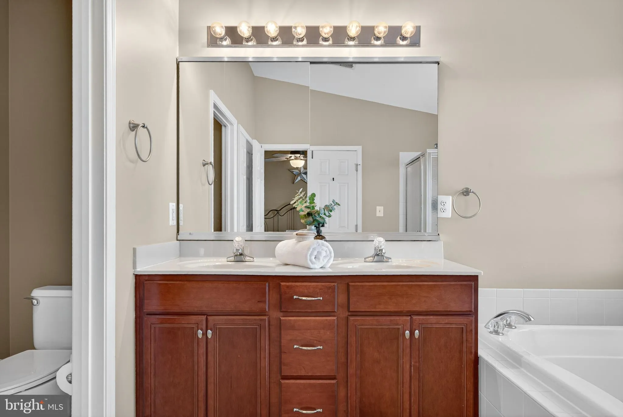 Chantilly, Virginia 20152, United States, 3 Bedrooms Bedrooms, ,4 BathroomsBathrooms,Residential,Active,201033