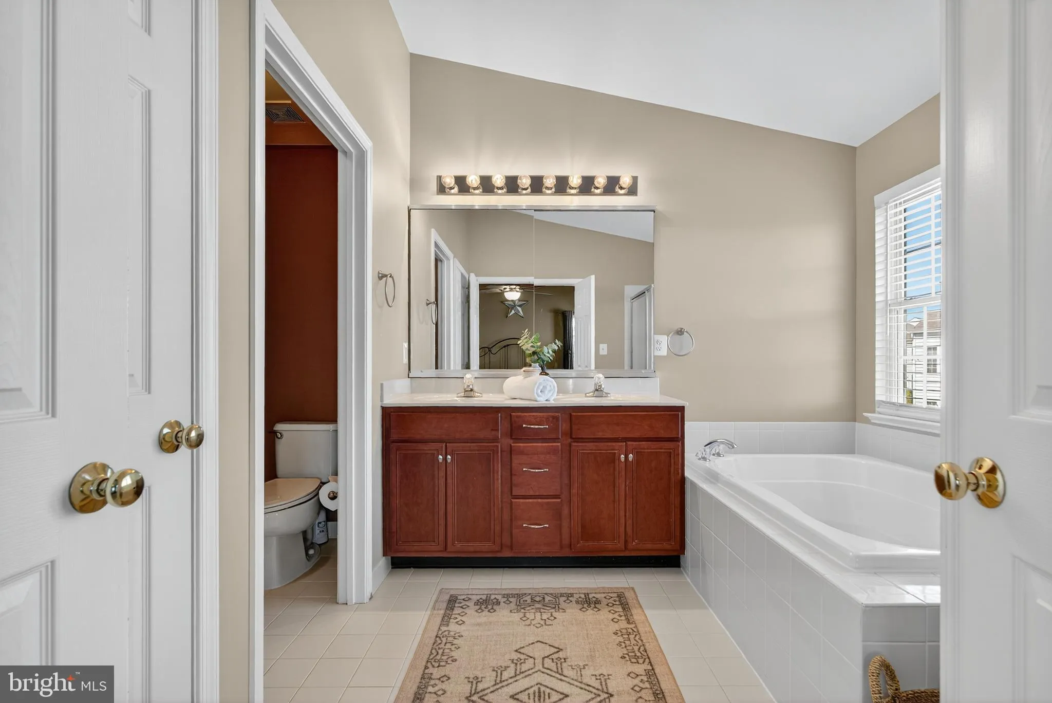 Chantilly, Virginia 20152, United States, 3 Bedrooms Bedrooms, ,4 BathroomsBathrooms,Residential,Active,201033