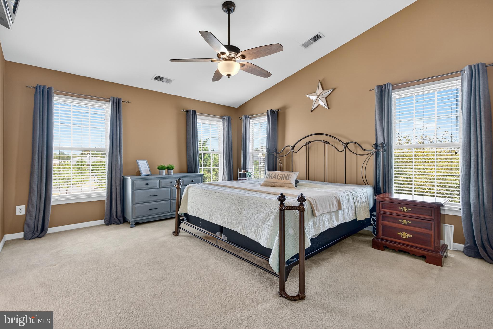 SOUTH RIDING - Residential