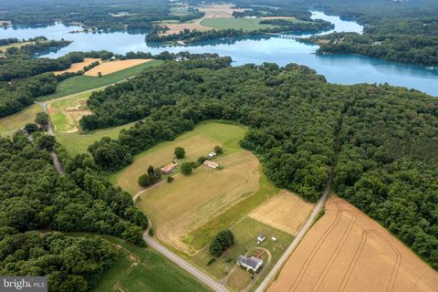 5050 ZACATA ROAD MONTROSS VA 22520