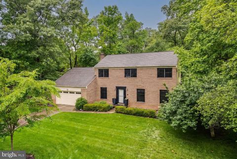 Photo of 9336 Heather Glen Drive, ALEXANDRIA, VA 22309 (MLS # VAFX2314776)