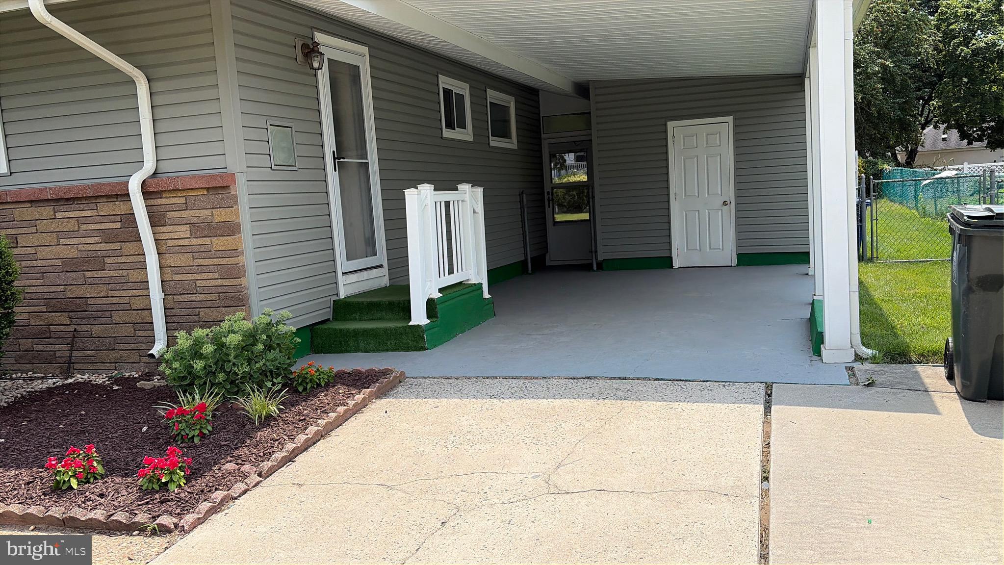 6 LACLEDE DRIVE