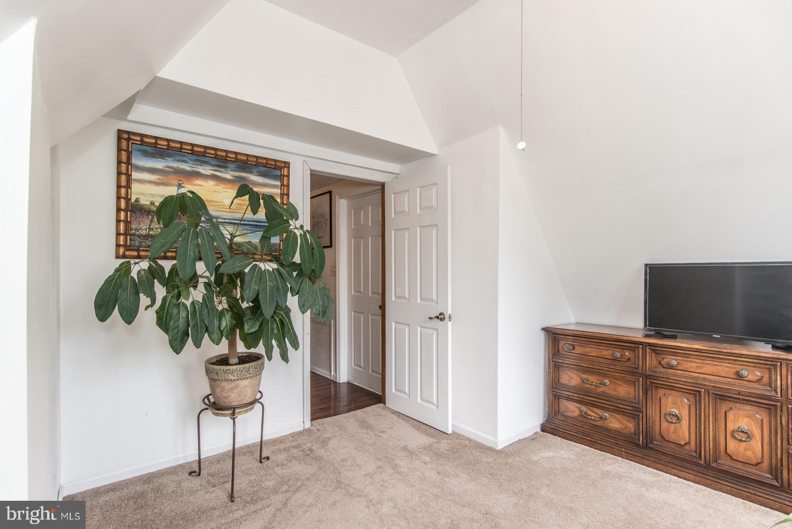 EDGELY - Residential