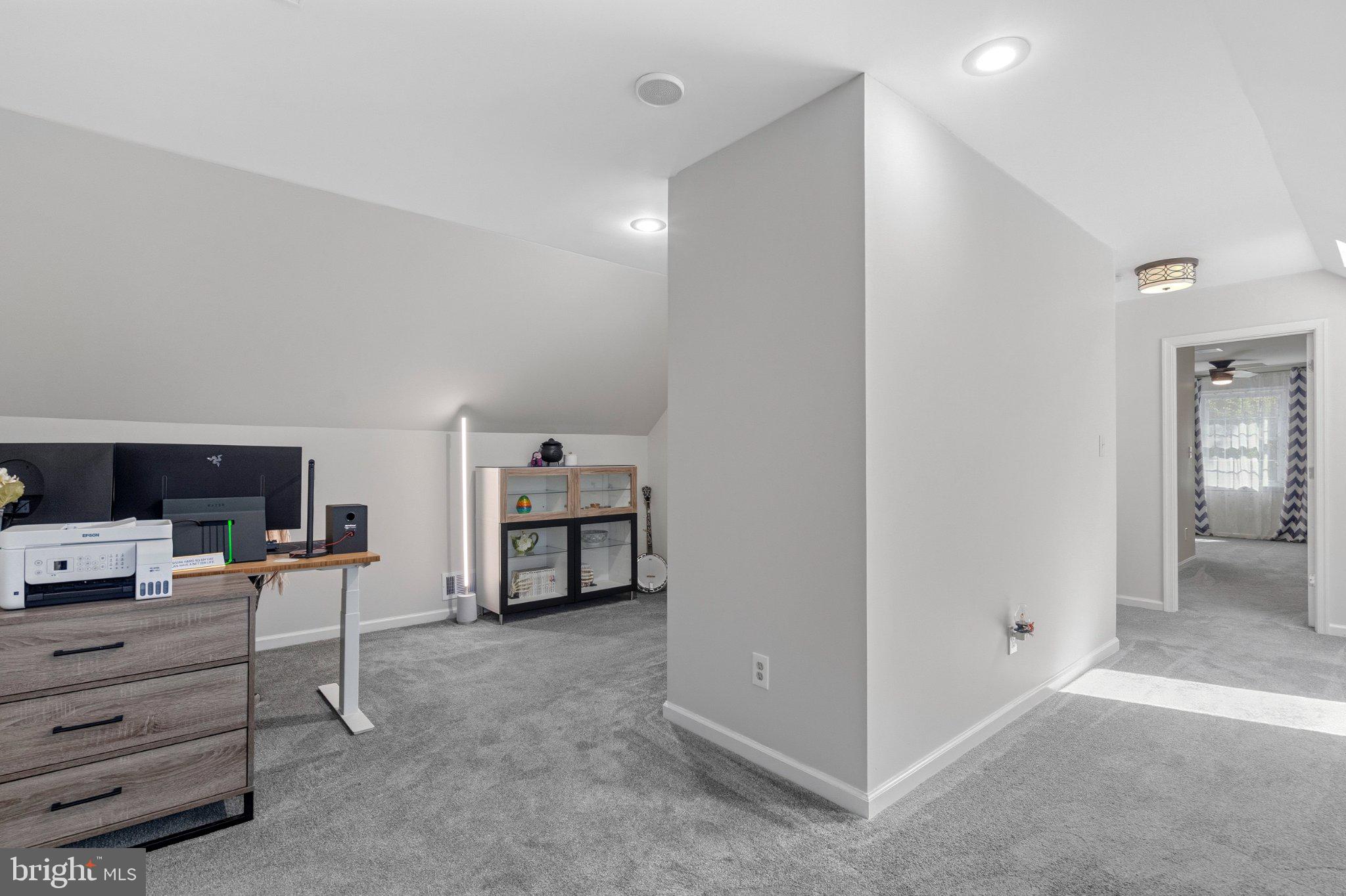 NORTHAMPTON - Residential