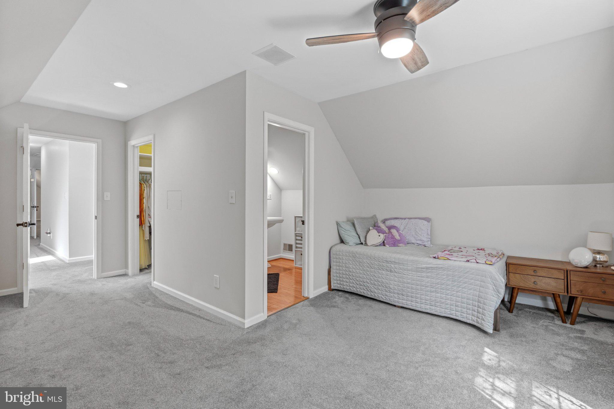 NORTHAMPTON - Residential