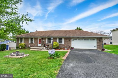213 LARTRY DRIVE RED LION PA 17356