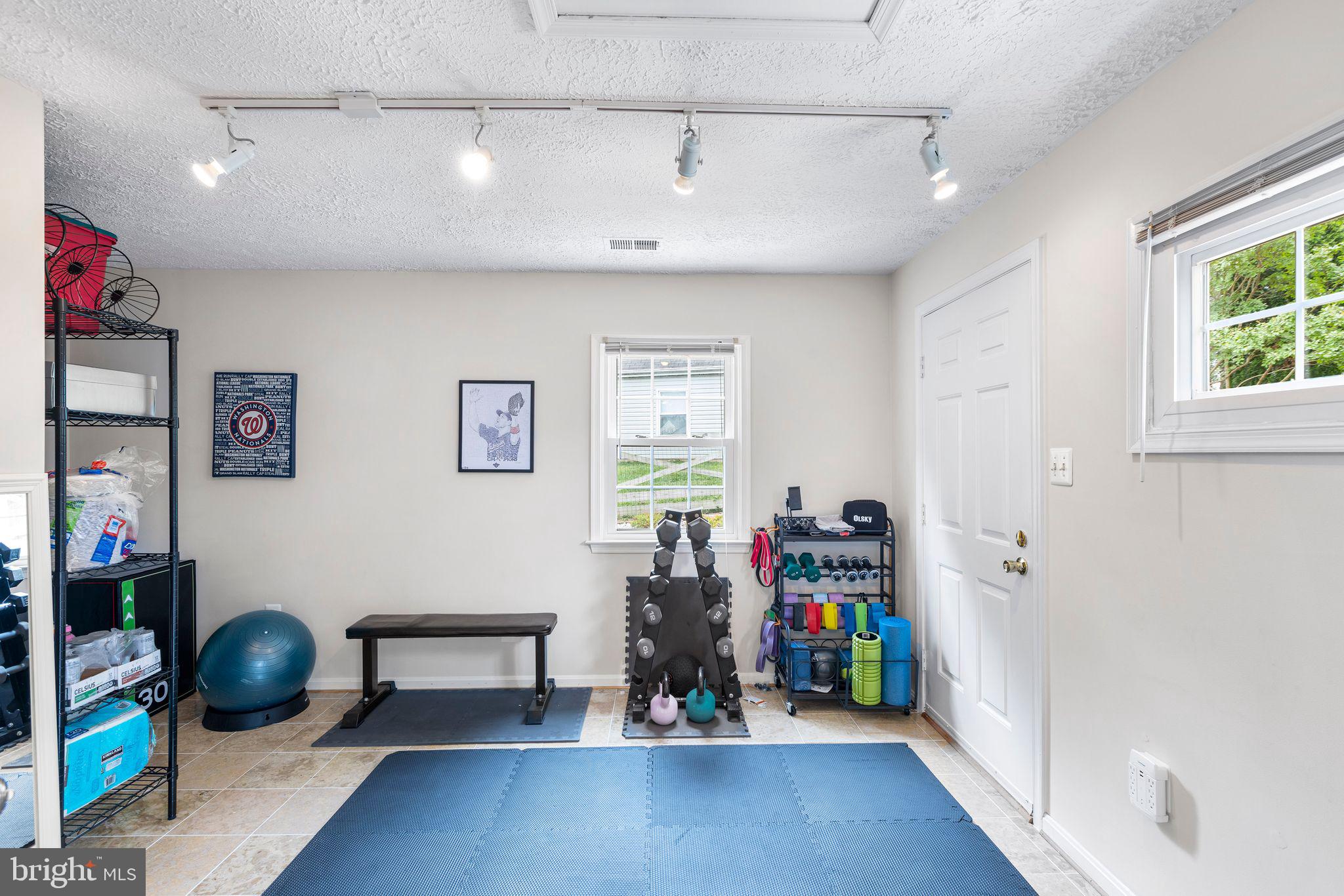 CHANTILLY FARM - Residential