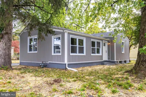 1236 S Pennsylvania Avenue, Morrisville, PA MLS: PABU2108128