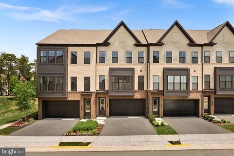 Townhouse For Rent - 22892 Copper Tree Terrace<br/> ASHBURN, VA 20148