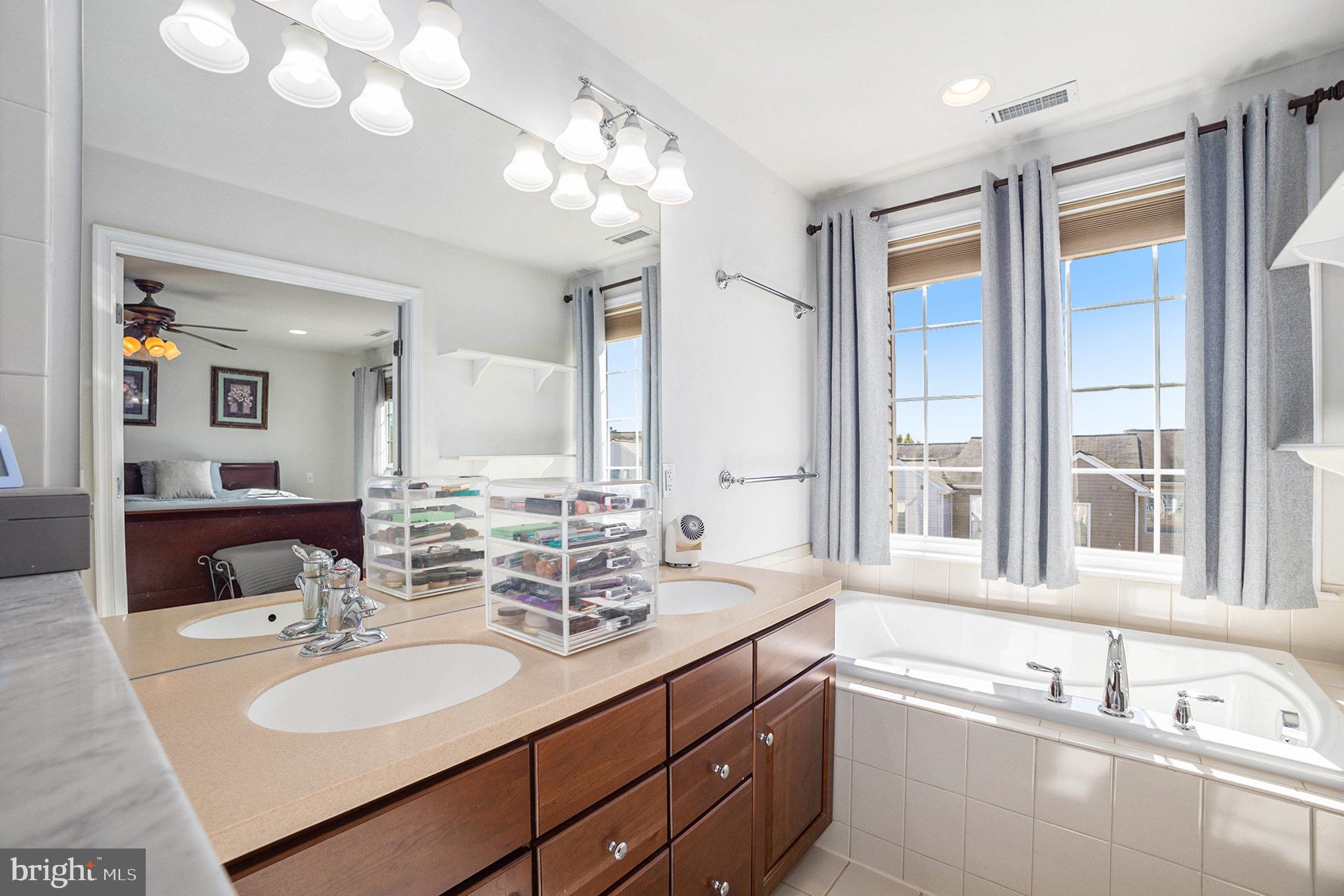 LONGFORD CROSSING - Residential