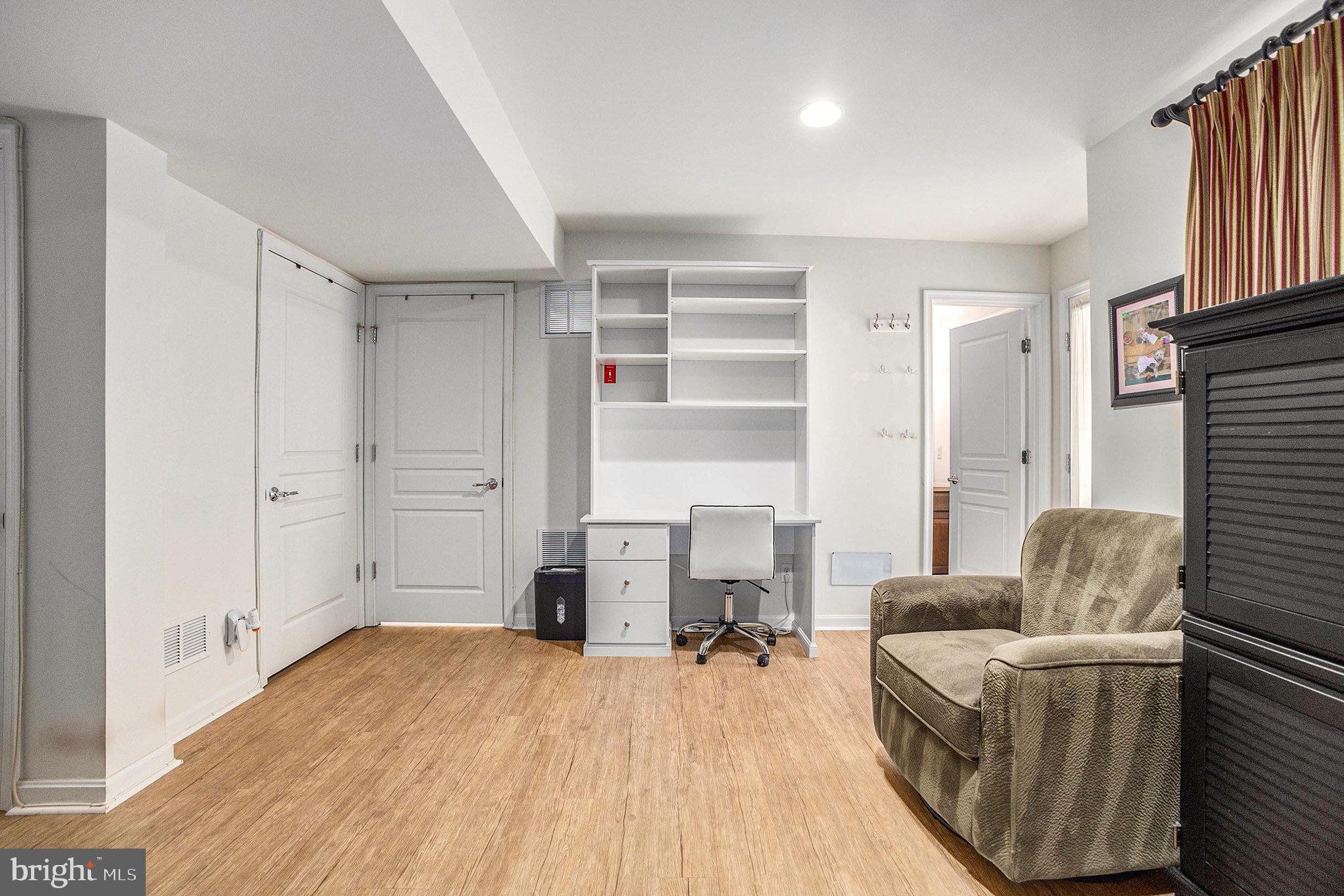 LONGFORD CROSSING - Residential