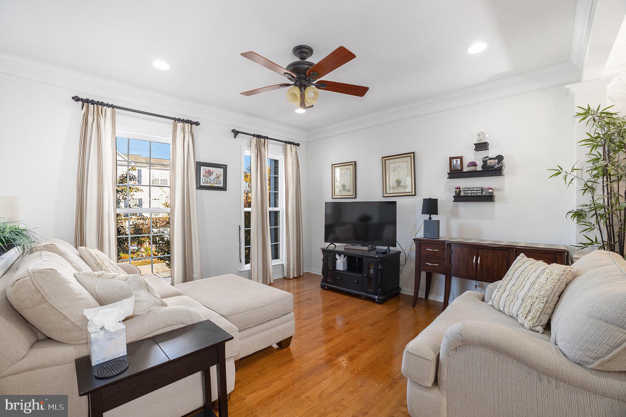 LONGFORD CROSSING - Residential