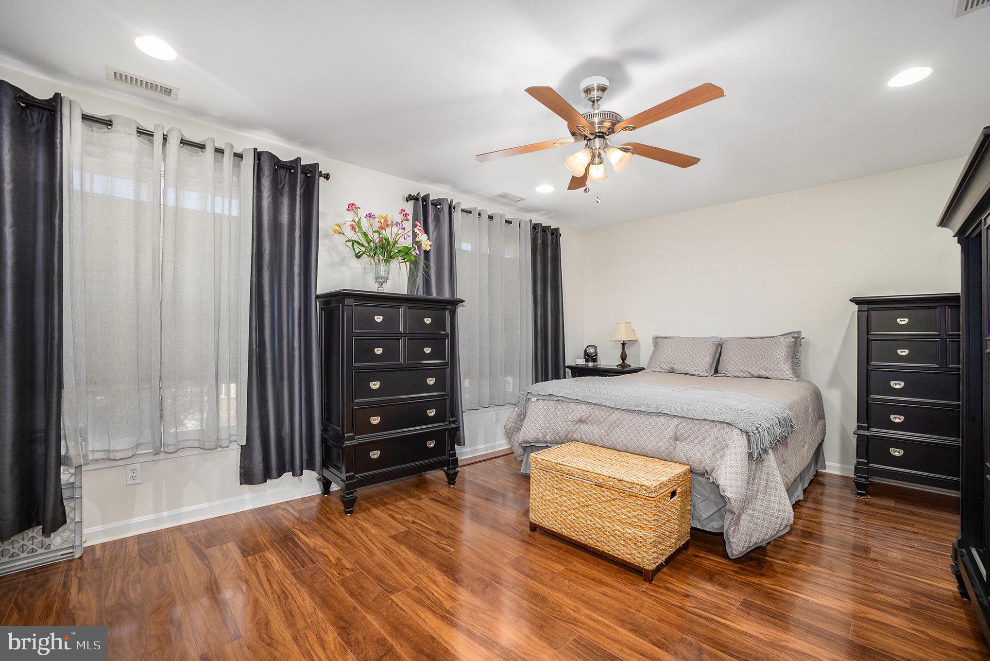 LONGFORD CROSSING - Residential