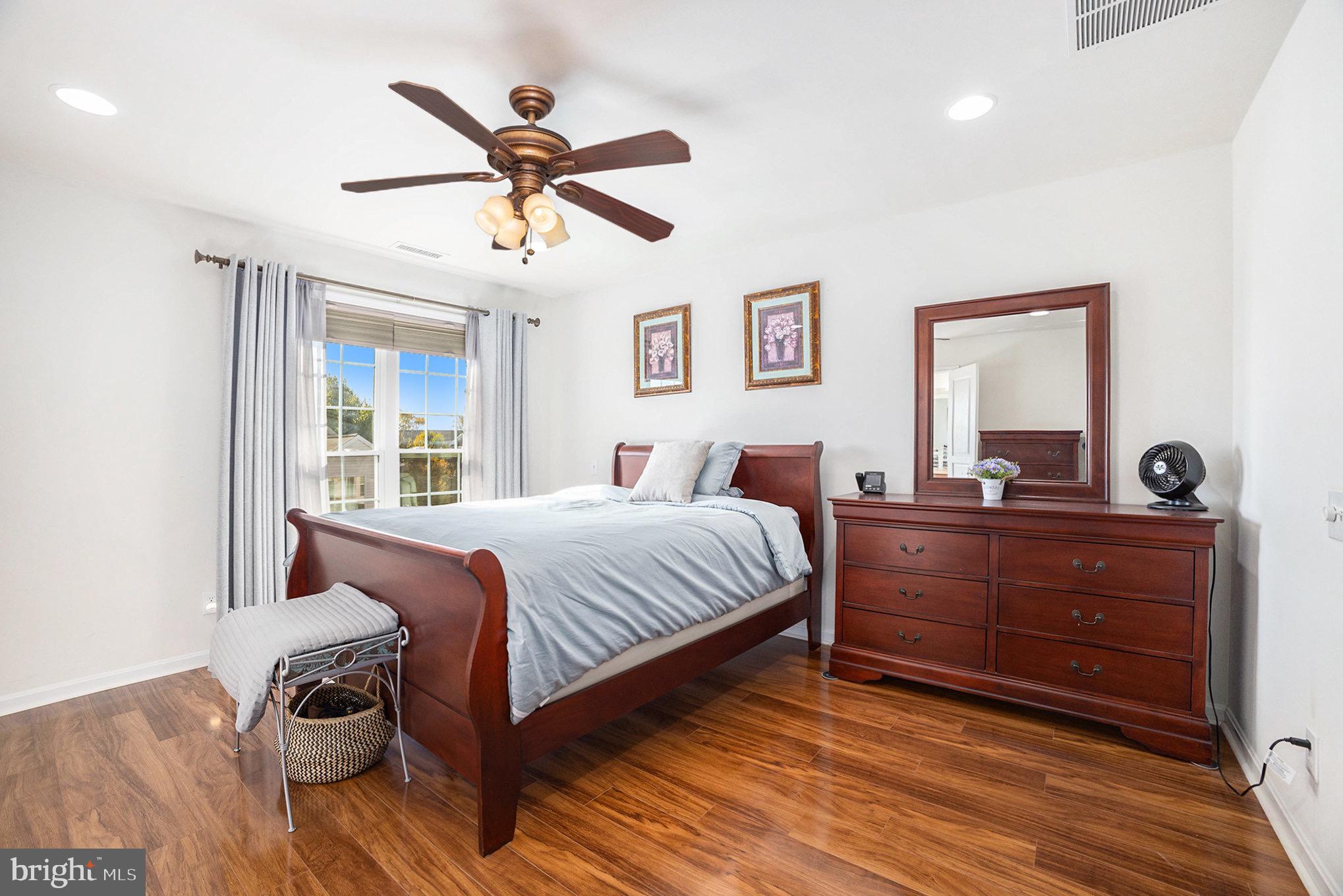 LONGFORD CROSSING - Residential