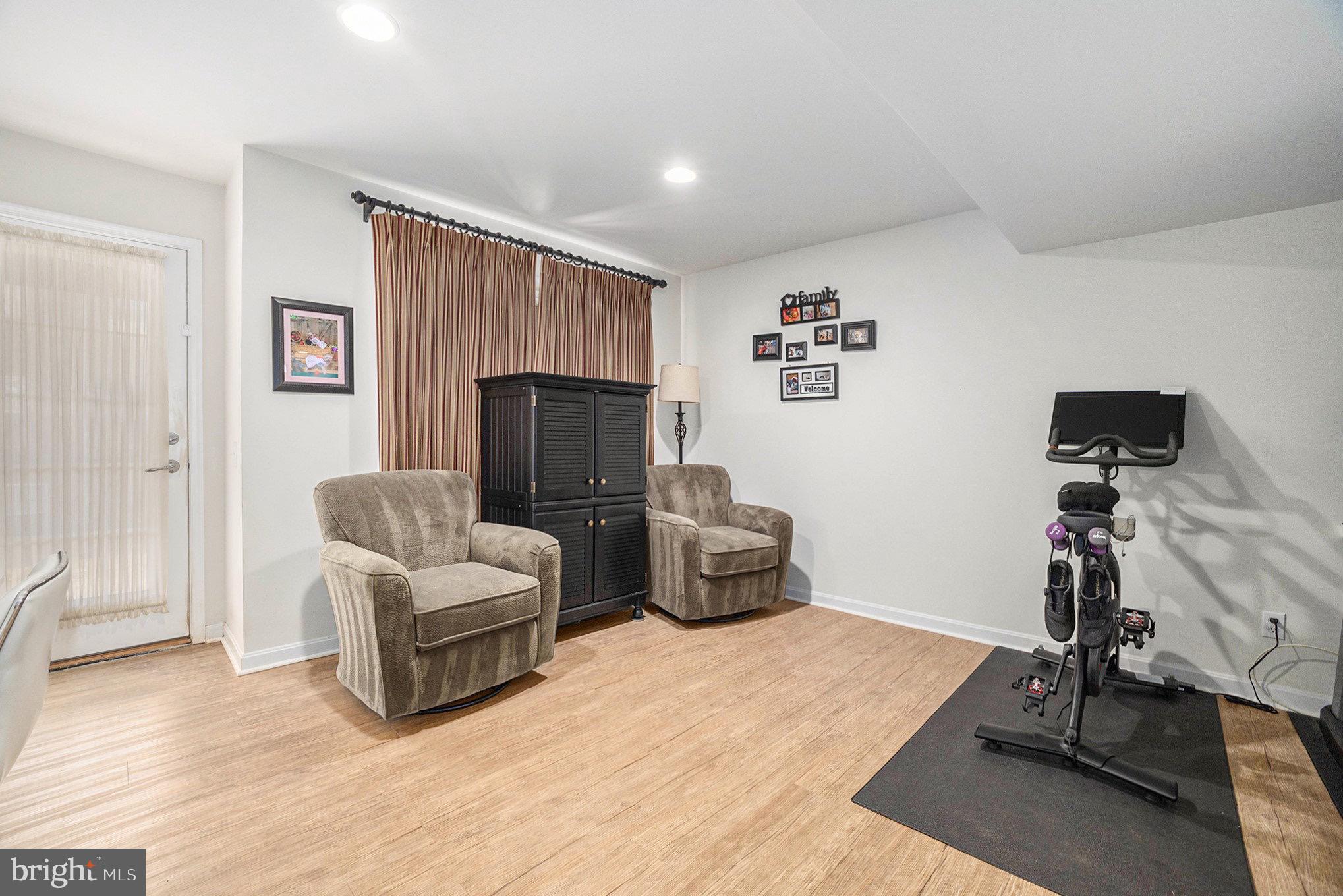 LONGFORD CROSSING - Residential