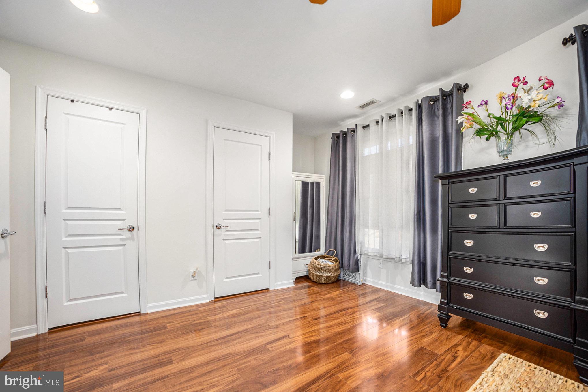 LONGFORD CROSSING - Residential