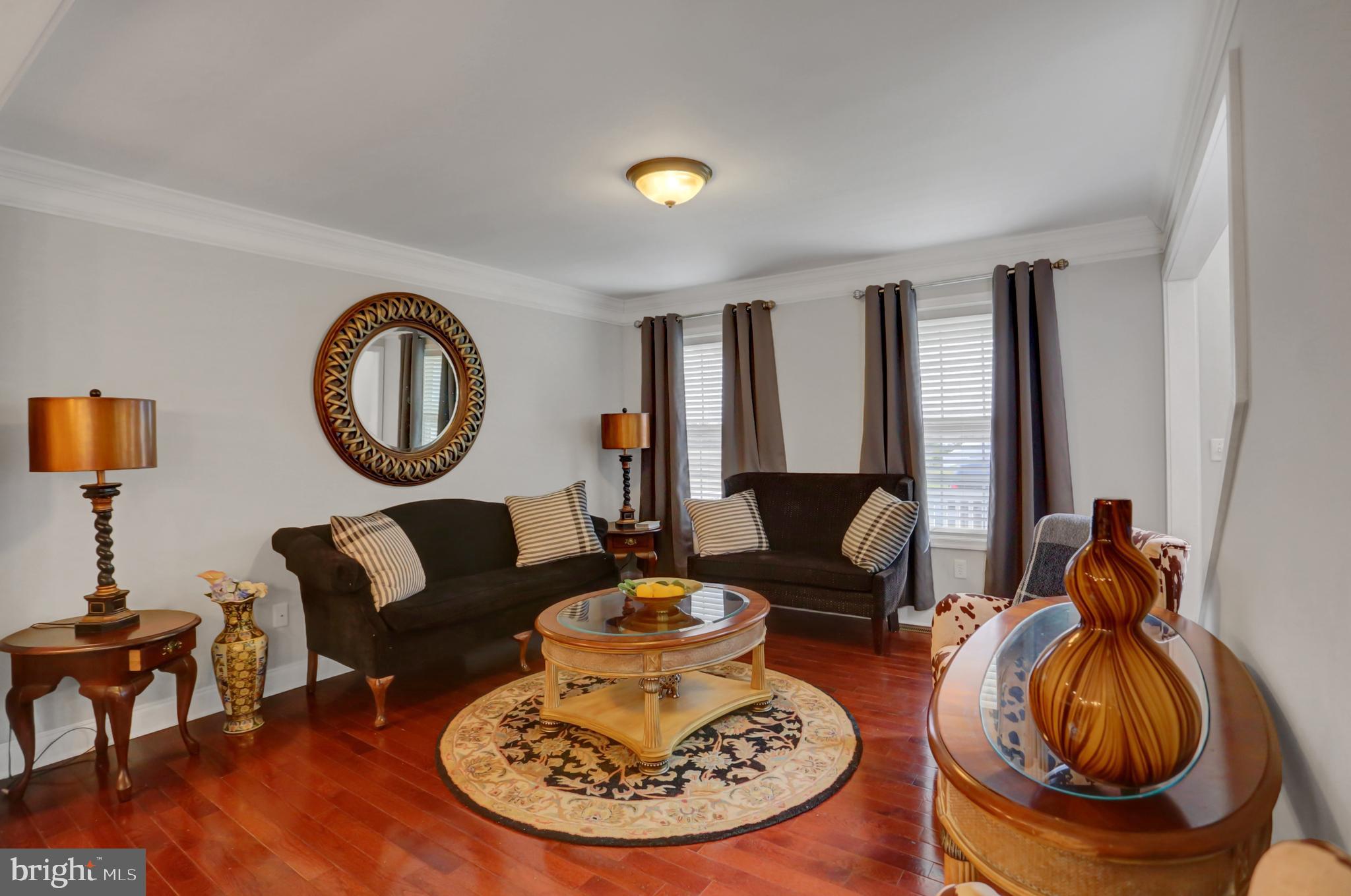 ROLLING HILLS - Residential