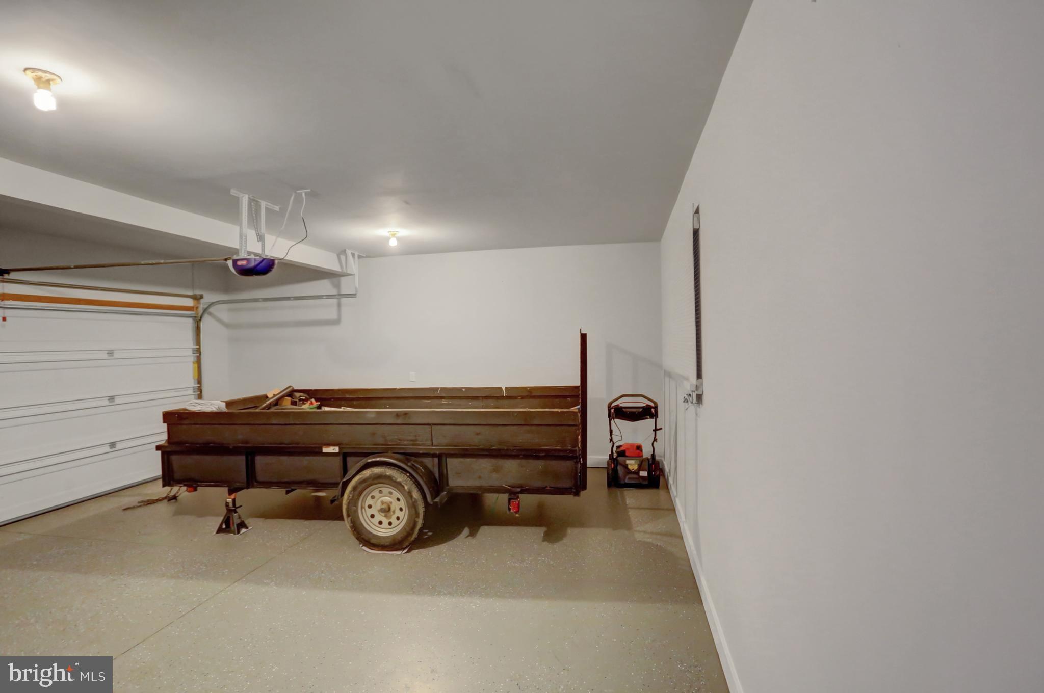 ROLLING HILLS - Residential