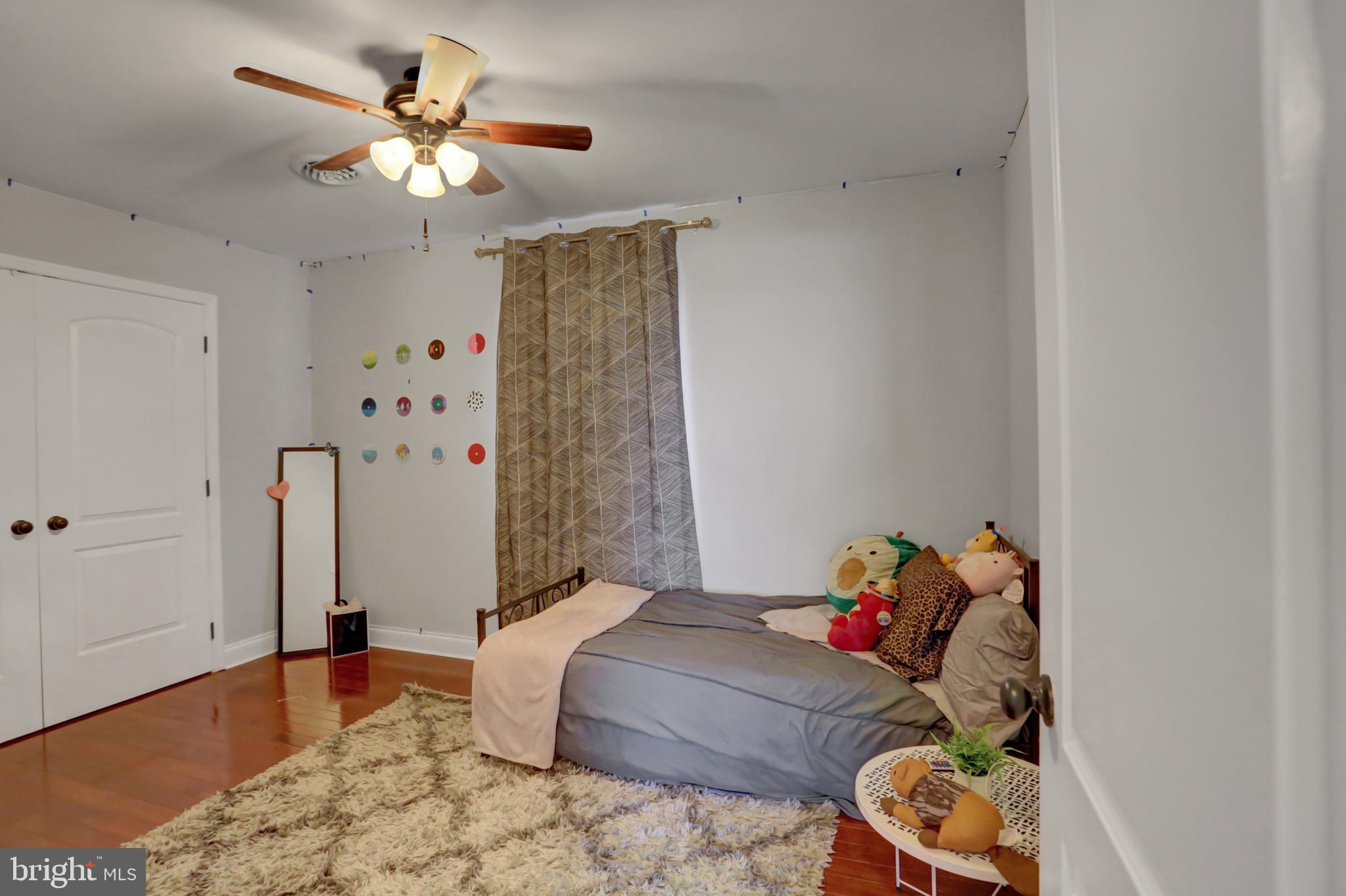 ROLLING HILLS - Residential